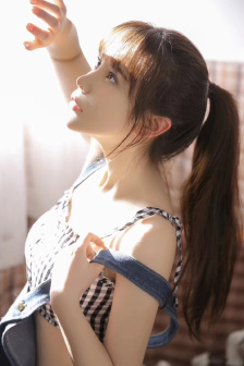 明星专题：妮基·希尔顿