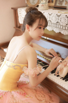 18禁止露裸体奶头美女图片